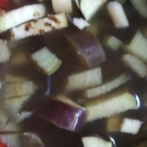 簡単おいしい☆椎茸と茄子のコンソメスープ
